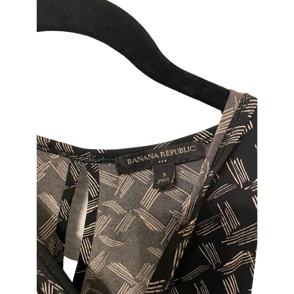 Banana Republic Black and White Sleeveless Geometric Tank Top - Size Small - Picture 3 of 4